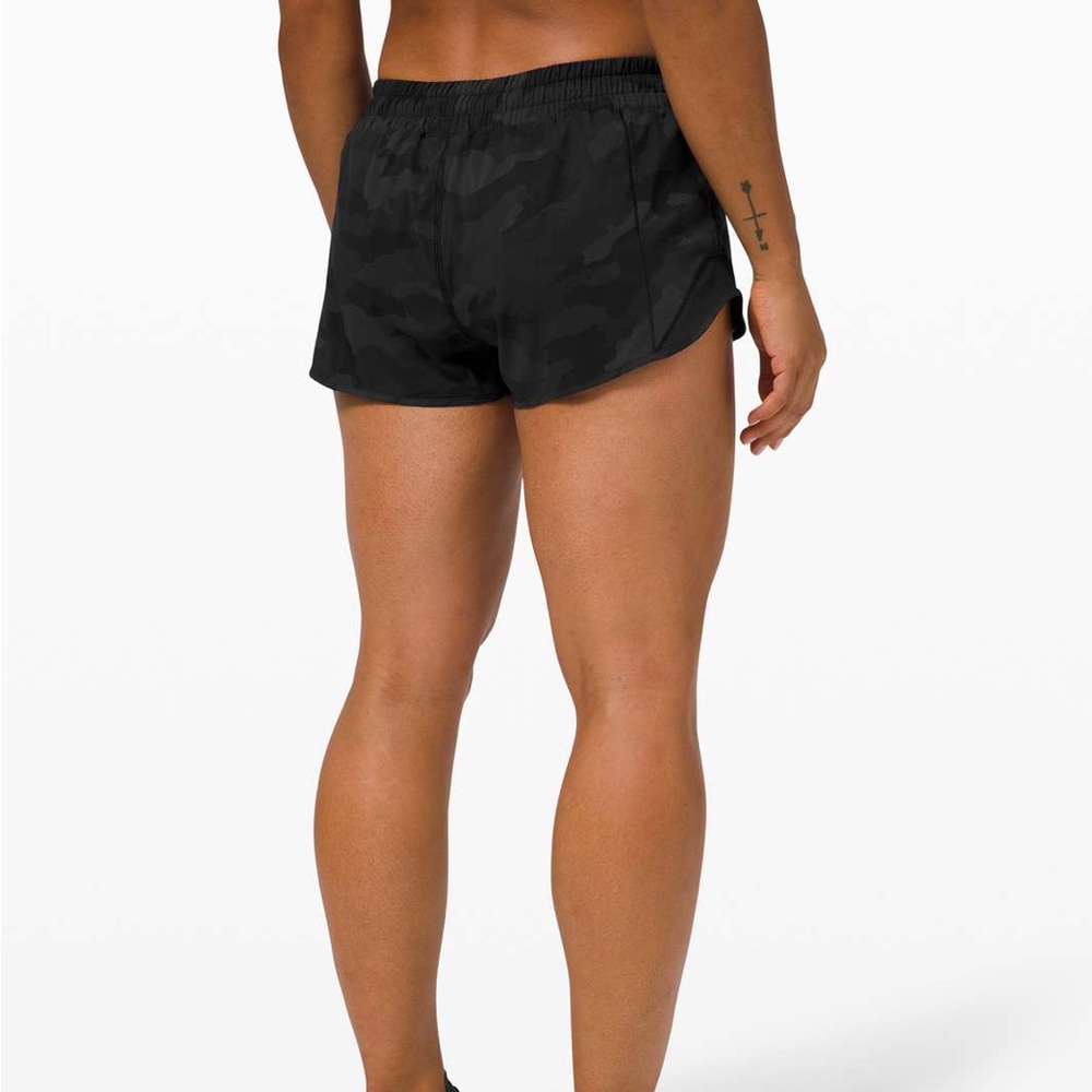 Lululemon Hotty Hot 2.5 inch size 6 black camo